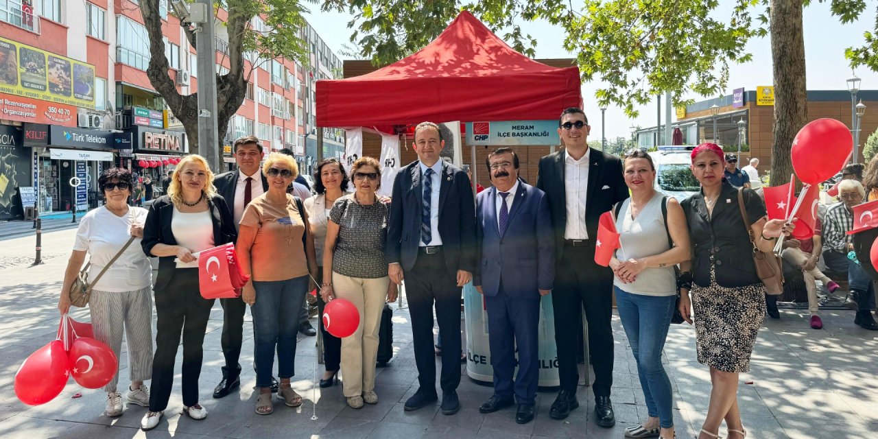 CHP Meram, 30 Ağustos Bayramında çocukları sevindirdi