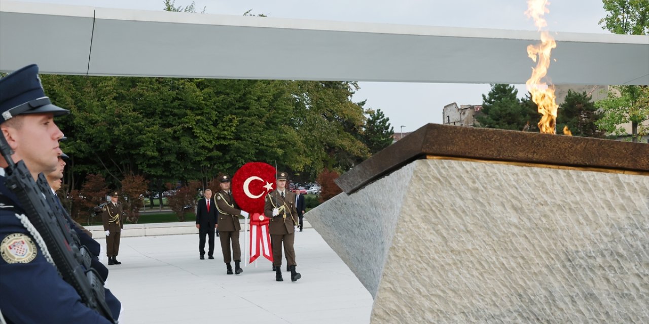 Cumhurbaşkanı Erdoğan, Hırvatistan'da Vatan Anıtı'na çelenk bıraktı