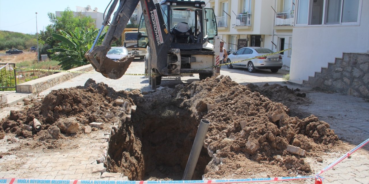 Datça'da göçük altında kalan 2 işçi kurtarıldı