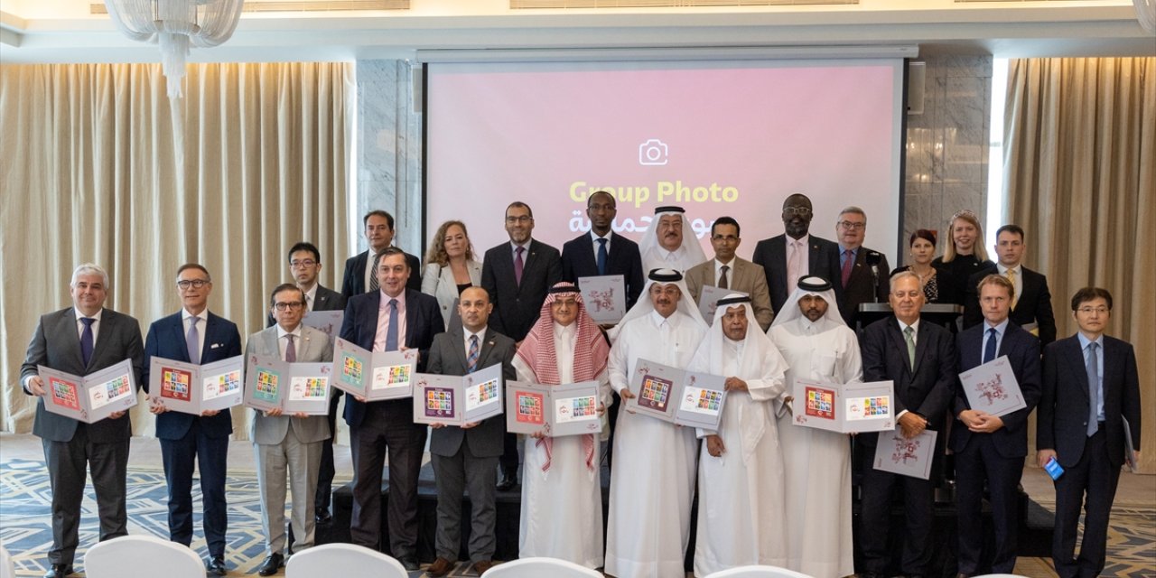 Katar'dan 2022 FIFA Dünya Kupası'na özel posta pulu