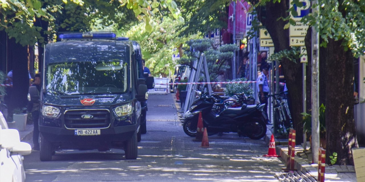 İran'ın Tiran Büyükelçiliği personeli büyükelçilik binasını boşalttı