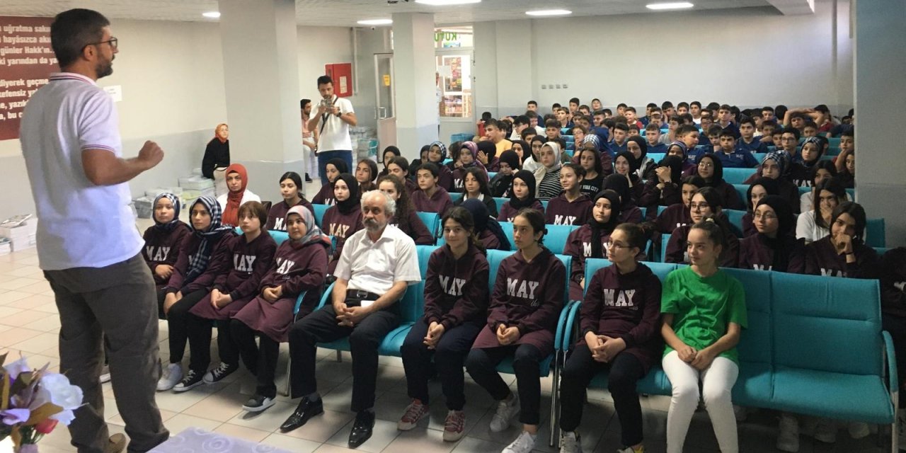 Konya’daki bu okulda öğrenciler için Mevlid-i Nebi konferansı düzenlendi