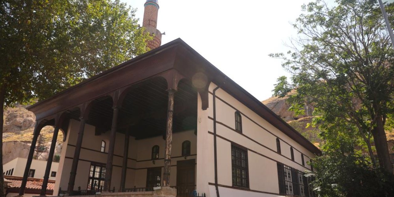 Konya'daki Tarihi Çay Camii 5 bin yıllık Sille'yi ikiye ayırıyor! Cami ibadete açık