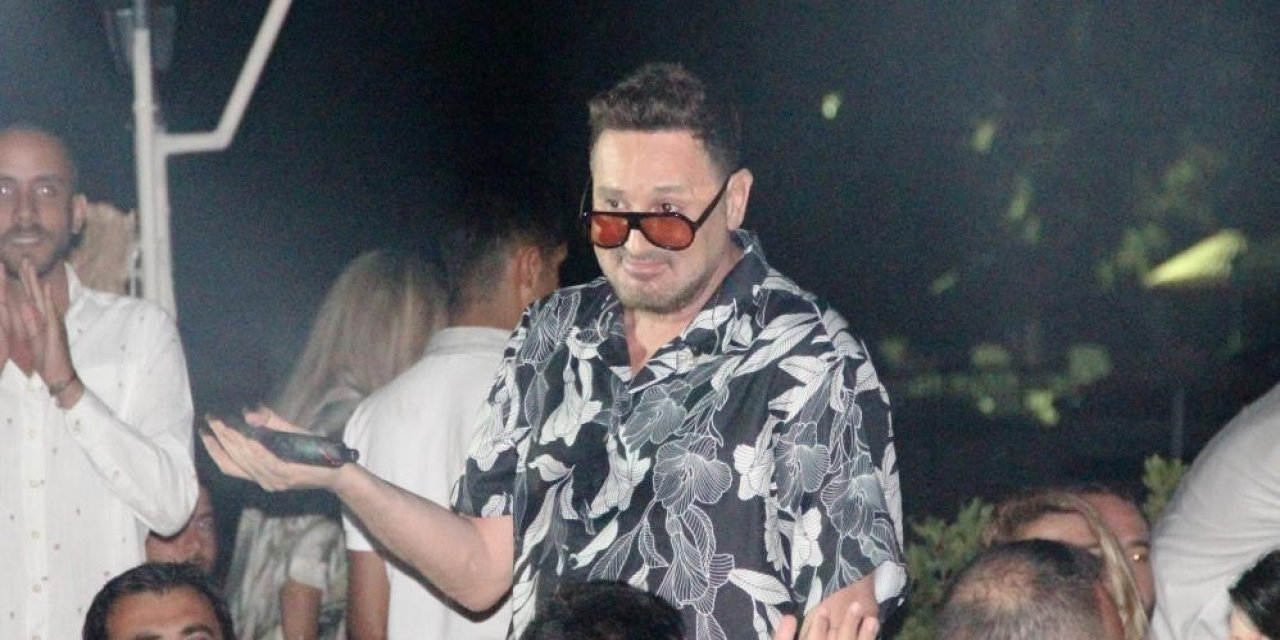 Ünlü şarkıcı Metin Arolat sahnede fenalaşarak hayatını kaybetti