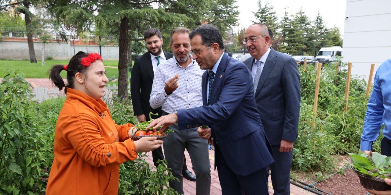 Ziya Altunyaldız, DOSD Meram’a Hayran Kaldı! Övgüyle bahsetti