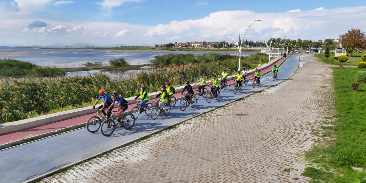 Konya'da tarihi ve doğal güzellikleri pedal çevirerek keşfediyorlar