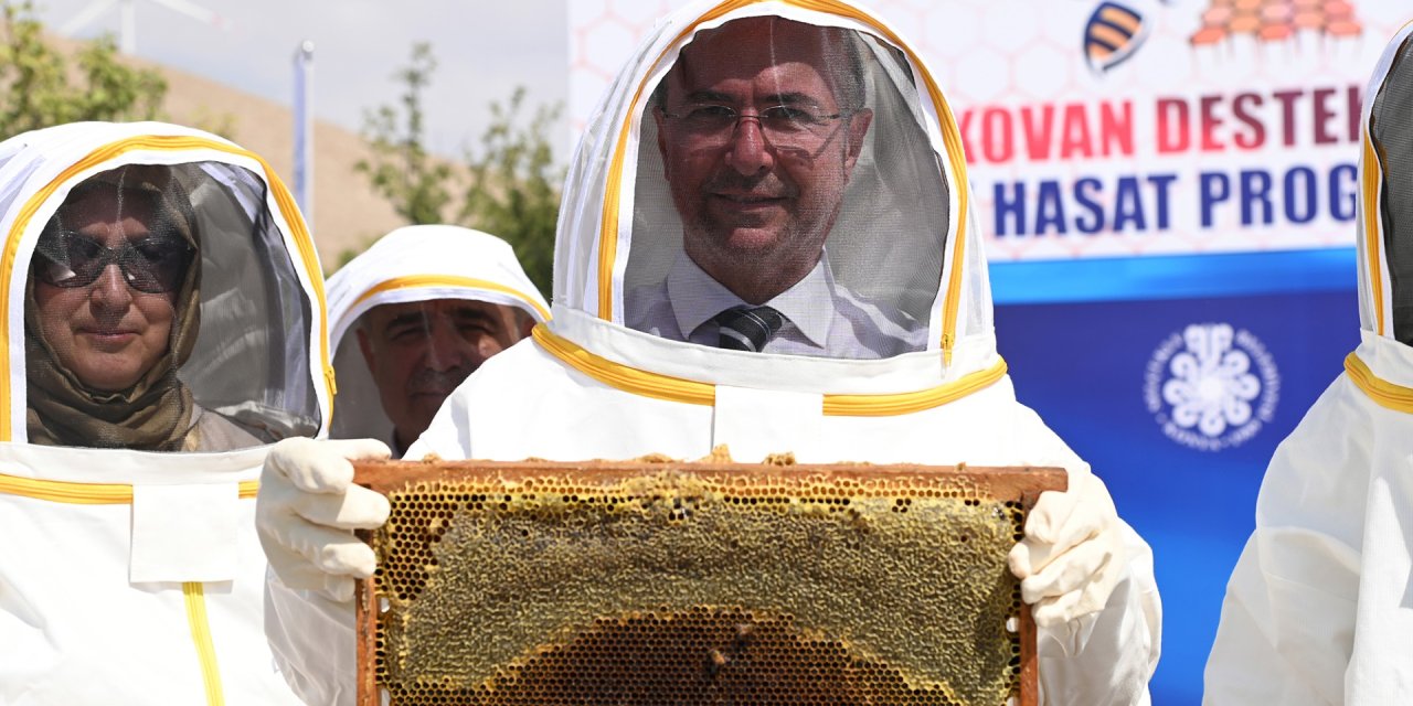 Selçuklu Belediyesi arı üreticilerine desteğini sürdürüyor! Arılı Kovan destek başvurularının 3.'sü başladı