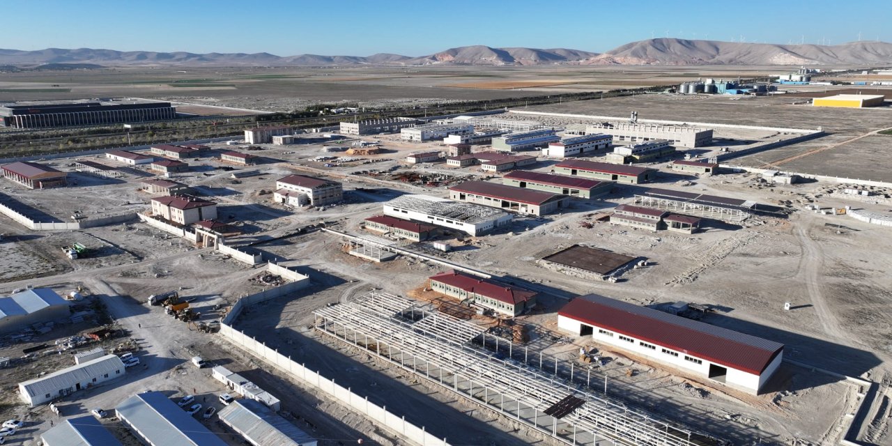 Mehmetçiğe en iyisi! Başkan Altay Yapımı hızla süren 56. Bakım Fabrika Müdürlüğü'nde incelemelerde bulundu