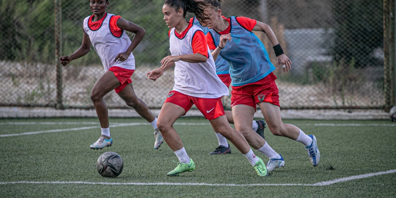 Hatayspor Kadın Futbol Takımı, üst sıralarda yer almayı hedefliyor