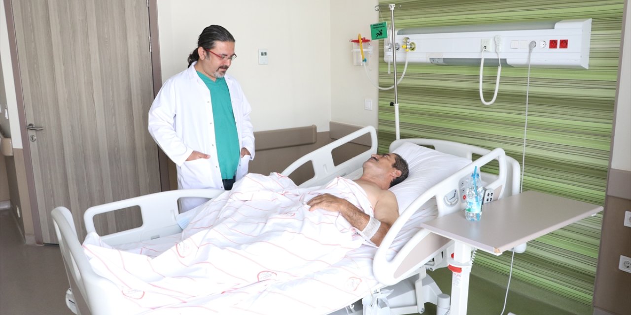 Ardahan'da işçinin kaza sonucu kopan eli Kayseri'de 6 saatlik operasyonla dikildi