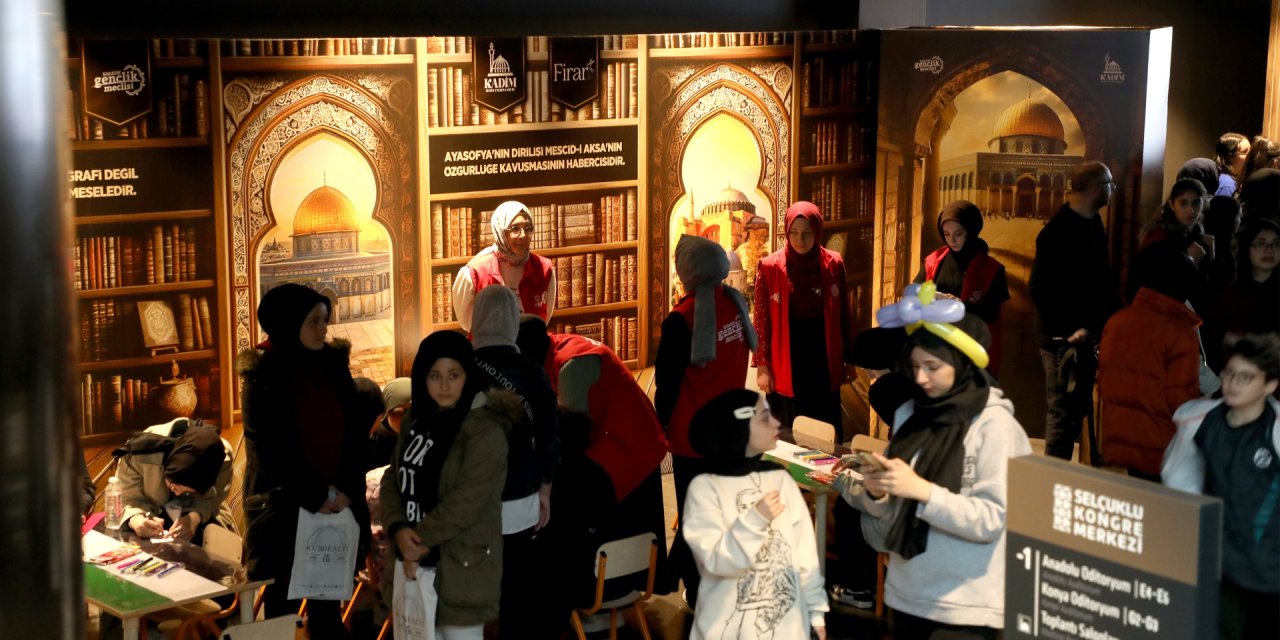 Karatay Kent Konseyi Gençlik Meclisi'nden Konya Kitap Günleri'nde anlamlı stant