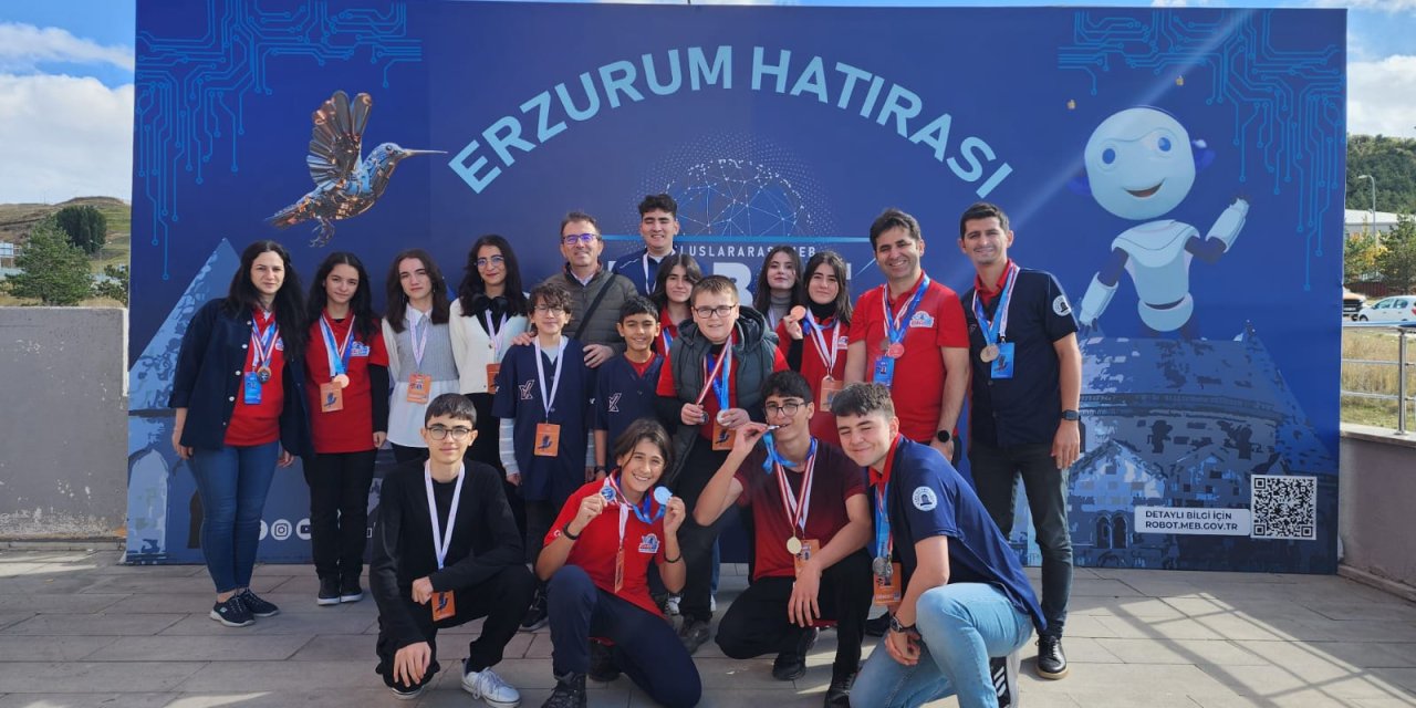 Kapsül Teknoloji Platformu destekledi! Konyalı takımlar Erzurum'dan 5 ödülle döndü
