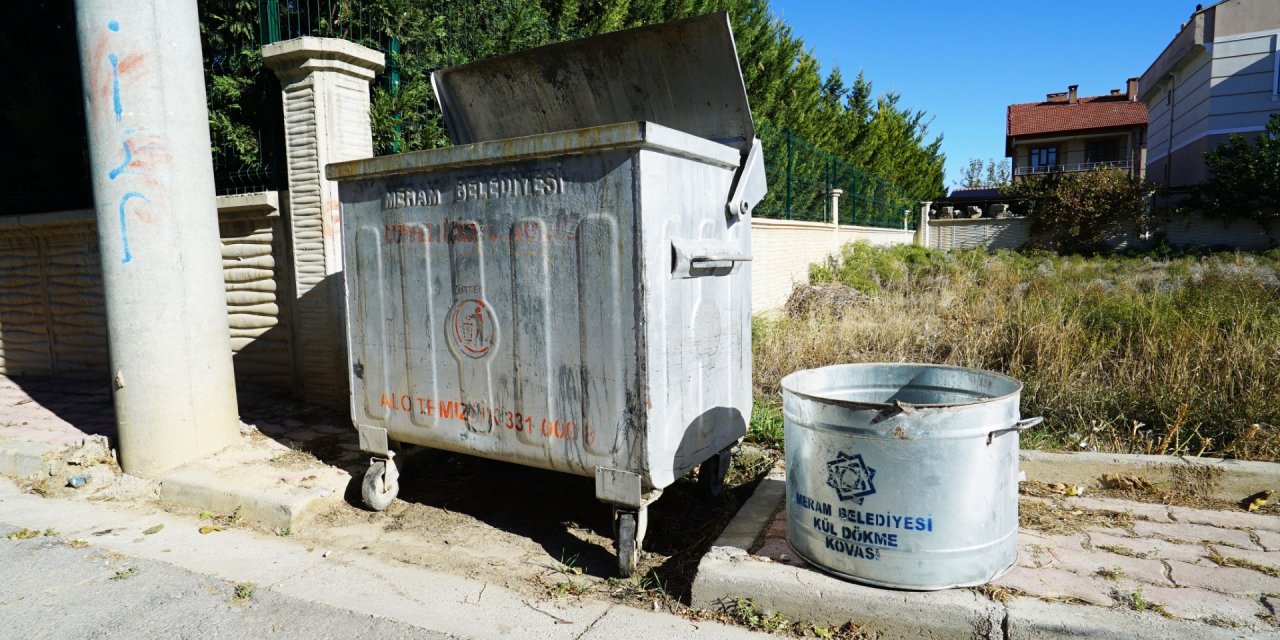 Meram'da çöplerin yanında kül kovası!
