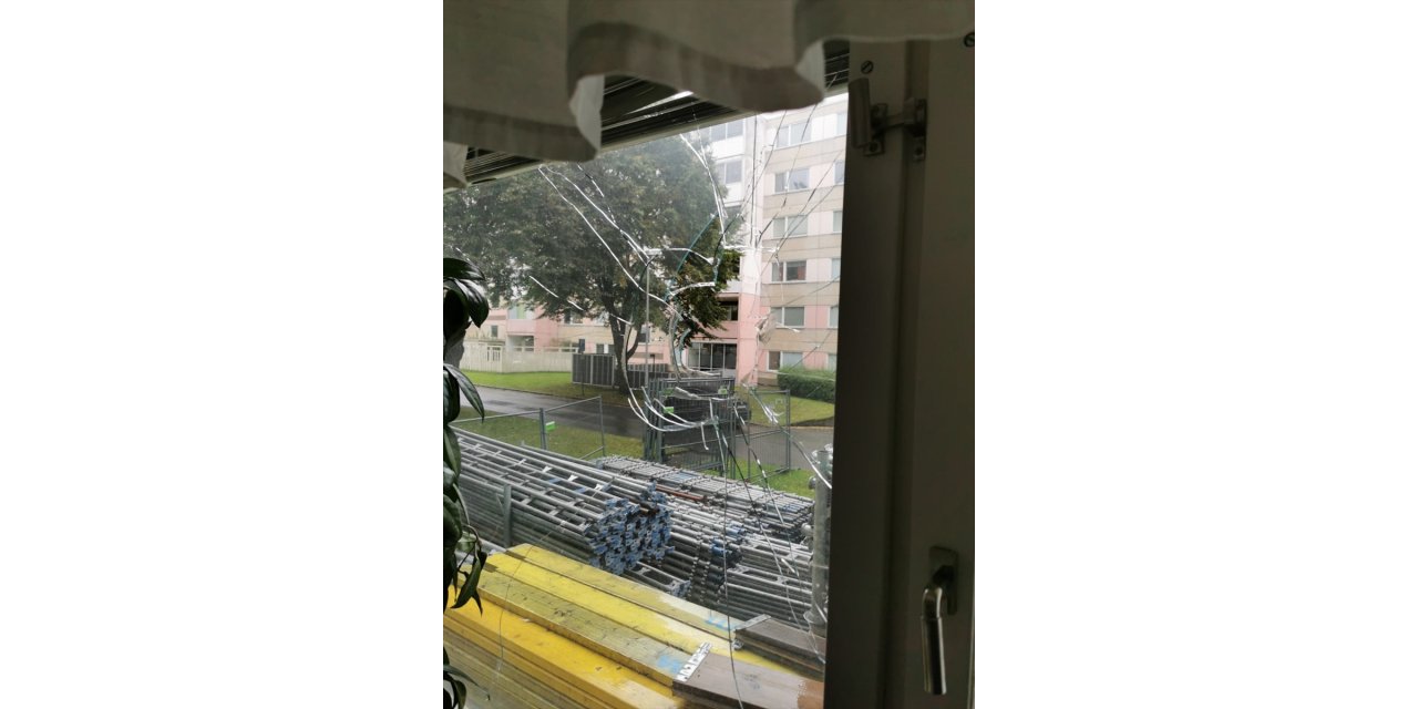 İsveç'te Türk camisine taşlı saldırı