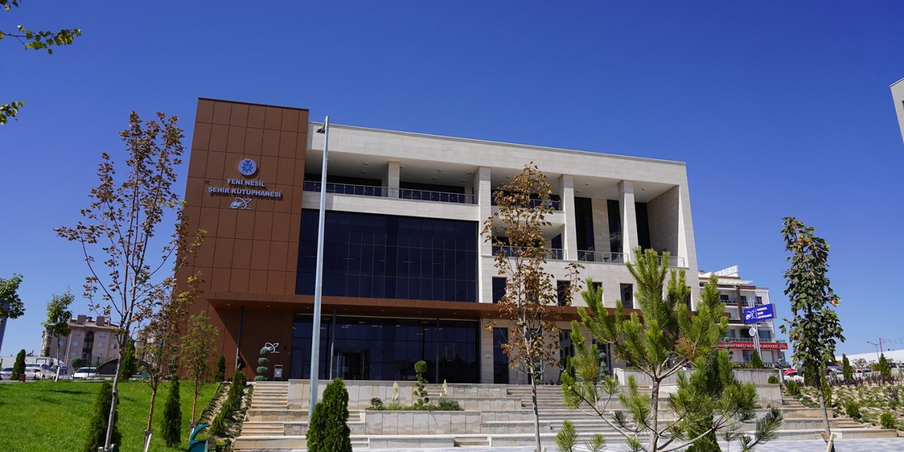 Konya'daki Yeni Nesil Şehir Kütüphanesi buluşma noktası olmaya devam ediyor