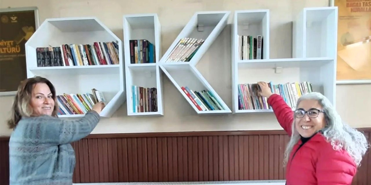 Her şey okuyun diye! Kitap sevdalıları ilçenin dört bir yanına bu kitaplıklardan açıyor