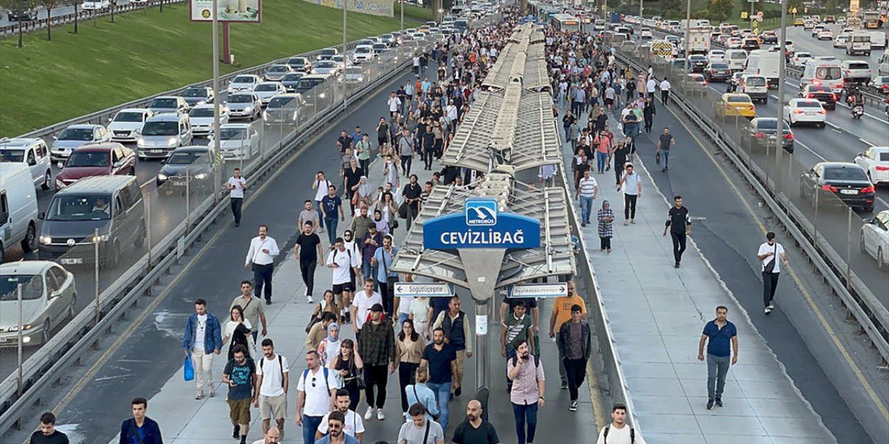 GÜNCELLEME - Avcılar'da metrobüsler çarpıştı