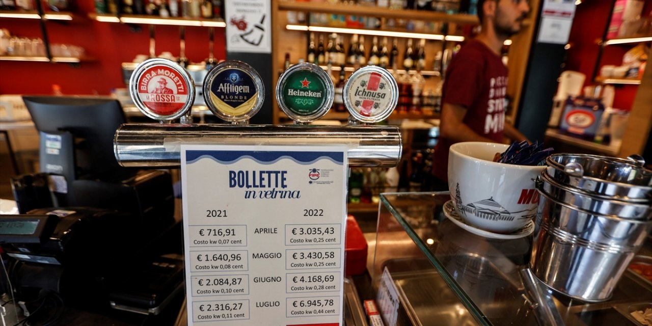 İtalya'da bazı işletmeler yüksek faturaları vitrinlerinde protesto etmeye başladı