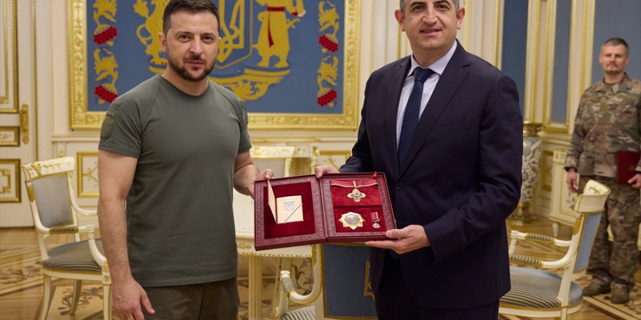 Baykar Genel Müdürü Haluk Bayraktar'a, Ukrayna Devlet Başkanı Volodimir Zelenskiy tarafından 1. Derece Devlet Liyakat Nişanı verildi