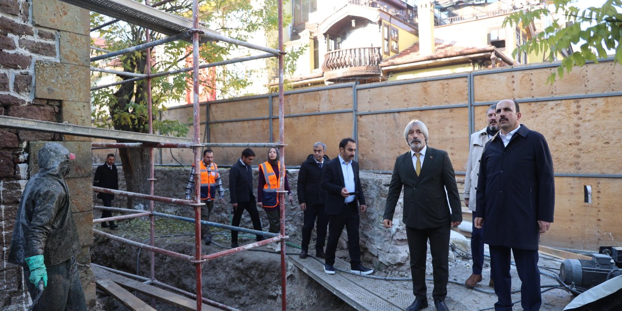 Başkan Altay, İnce Minareli Medrese ve Sahib Ata Külliyesi’ndeki restorasyon çalışmalarını inceledi
