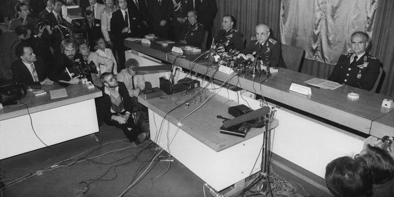 Demokrasinin unutulmayan kara lekesi: 12 Eylül darbesi