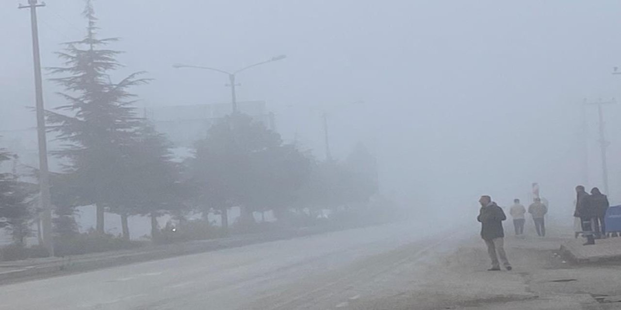 Konya'da yoğun sis! Göz gözü görmedi