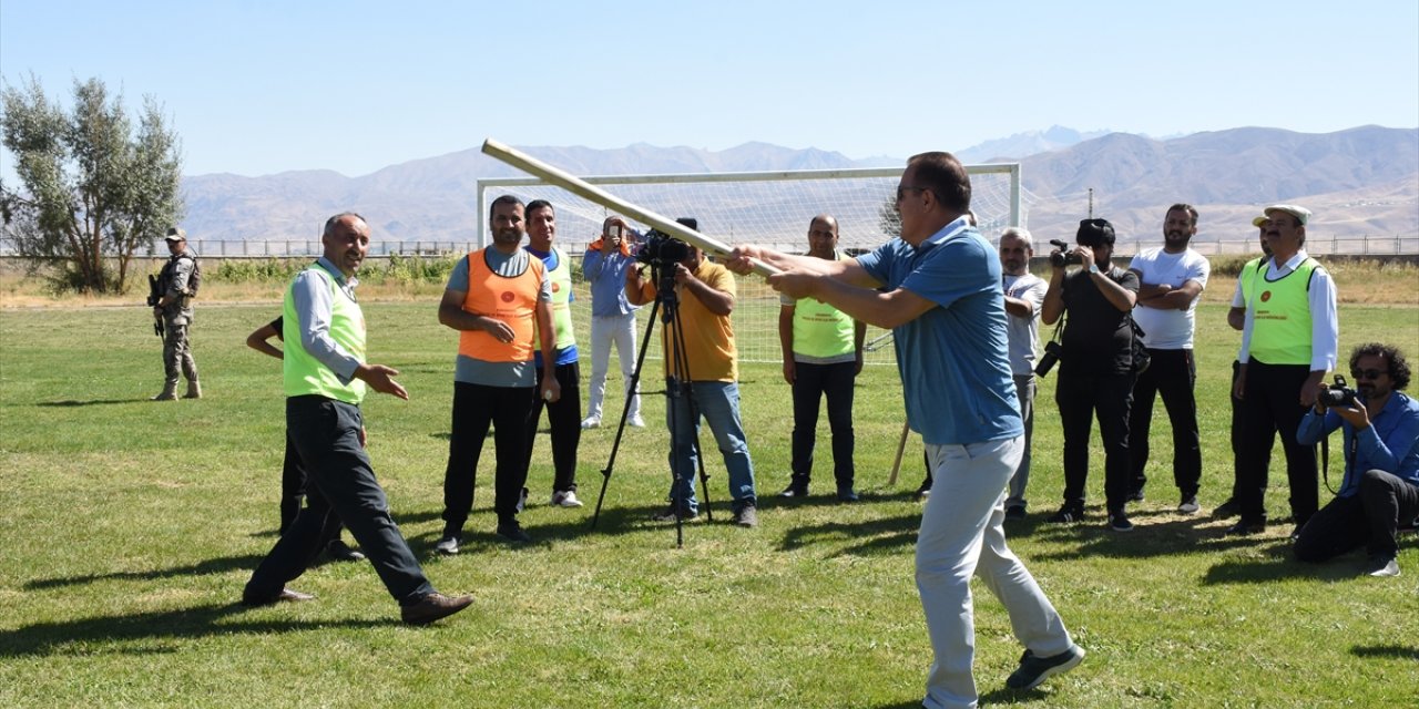 Hakkari'nin beyzbolu "holane"nin tanıtım etkinliği düzenlendi