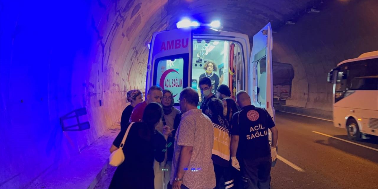 Kocaeli'de zincirleme trafik kazasında 3 kişi yaralandı