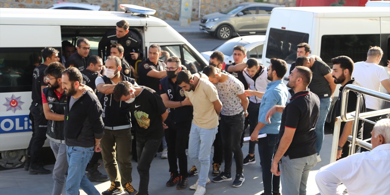 Nevşehir'deki uyuşturucu operasyonunda yakalanan 33 şüpheli adliyede