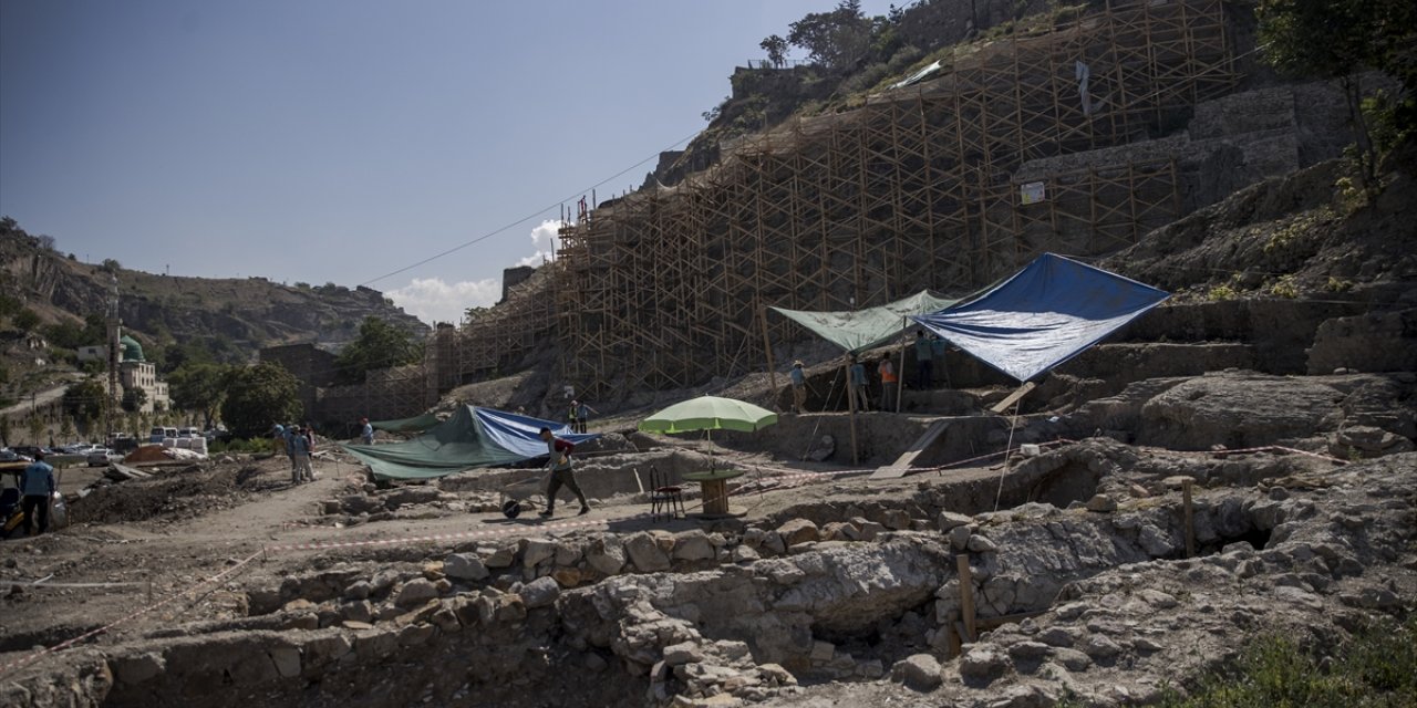 Ankara'nın dört bir yanındaki kazılarla tarih gün yüzüne çıkarılıyor