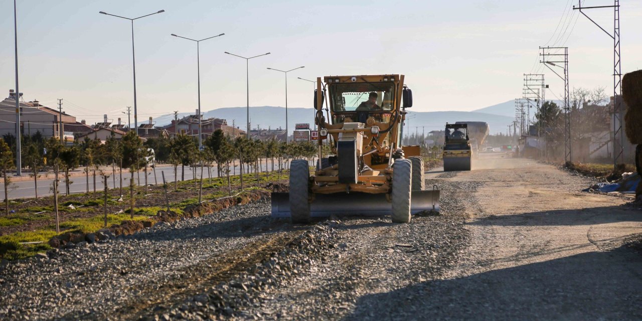 Meram'da belediye sıcak havaları fırsat bildi! Asfalt çalışmaları başladı