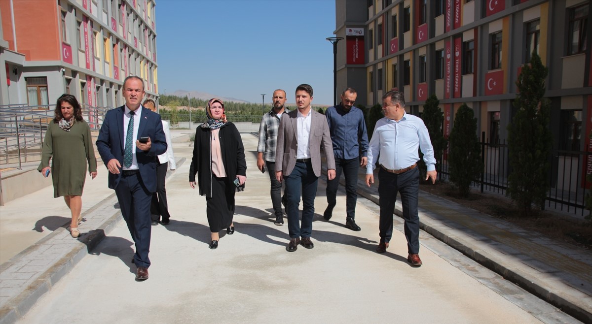 AK Parti Konya Milletvekili Selman Özboyacı, kentteki yurtlarda incelemede bulundu