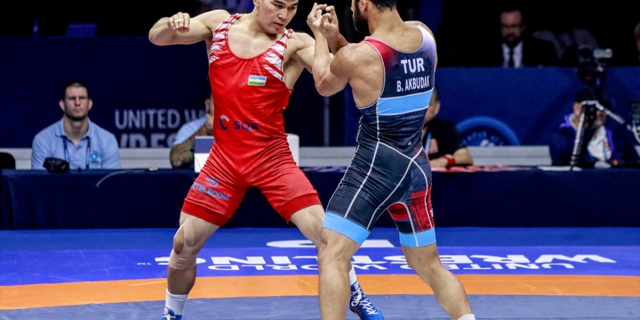 Milli güreşçi Burhan Akbudak, dünya şampiyonu oldu