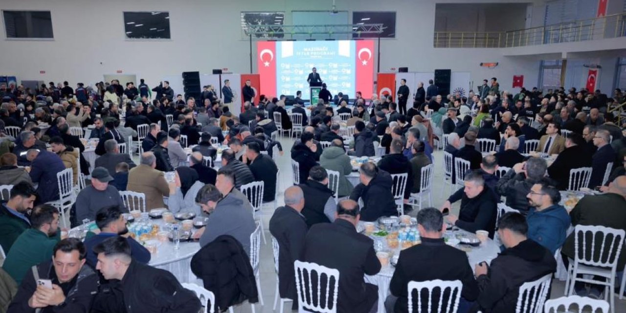Bin 300 kişi iftarda buluştu: Birlik ve beraberlik mesajları verildi!
