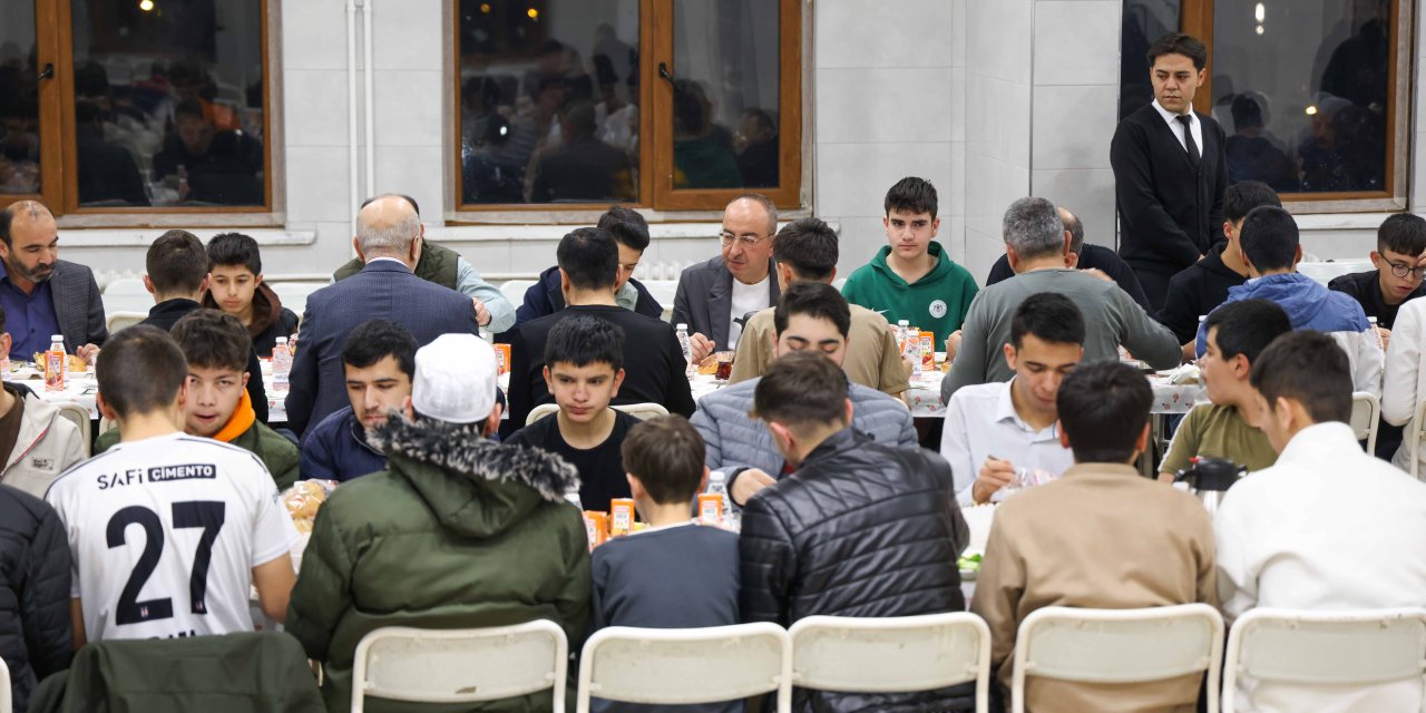 Konya'da geleceğin hafız adaylarıyla sahurda buluştular