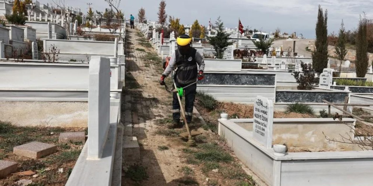 Ramazan Bayramı yaklaşıyor! Türkiye'nin o ilinde mezarlıklarda temizlik çalışması başladı!