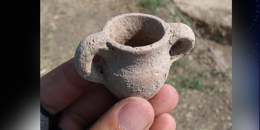 Bathonea kazılarında 1600 yıllık hokka ve divit bulundu