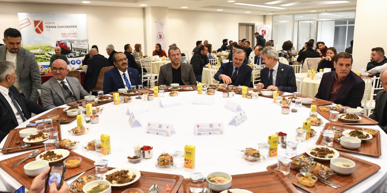 Konya Teknik Üniversitesi Mezunları, İftar Yemeğinde Buluştu!