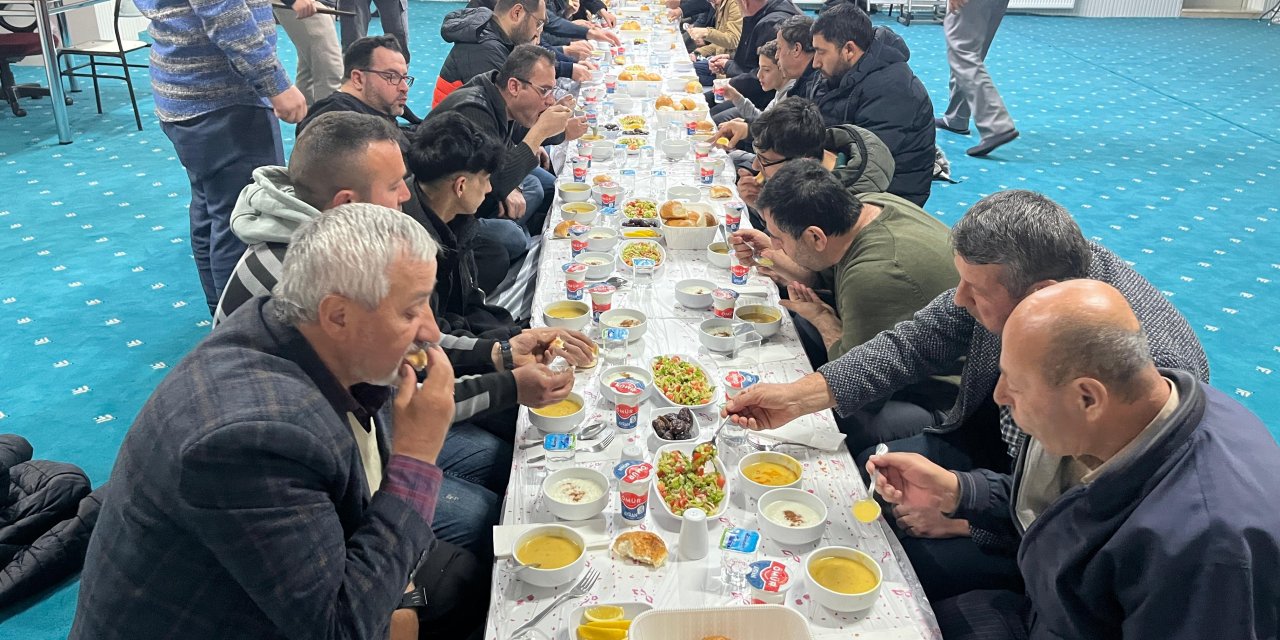 Dünya Görmeyenler Derneği hafızlarla iftarda buluştu!