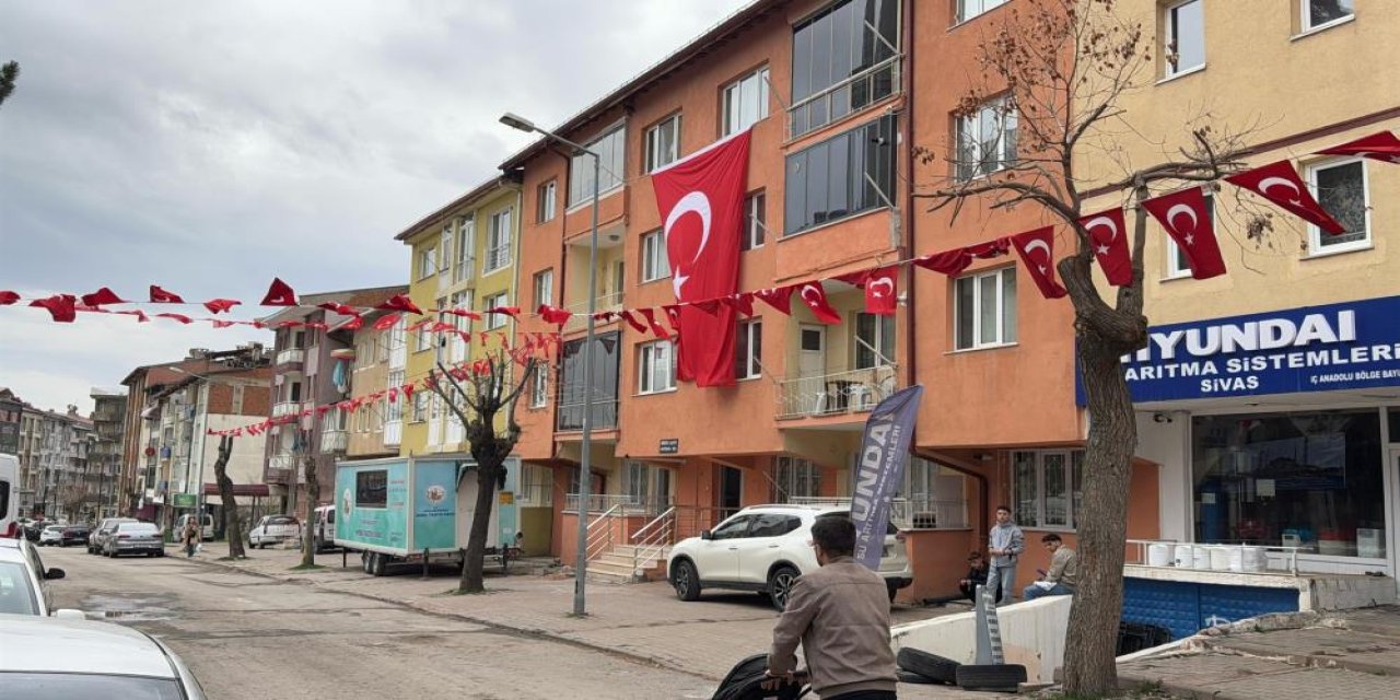 Sivas'a şehit ateşi düştü, baba ocağına Türk bayrağı asıldı!