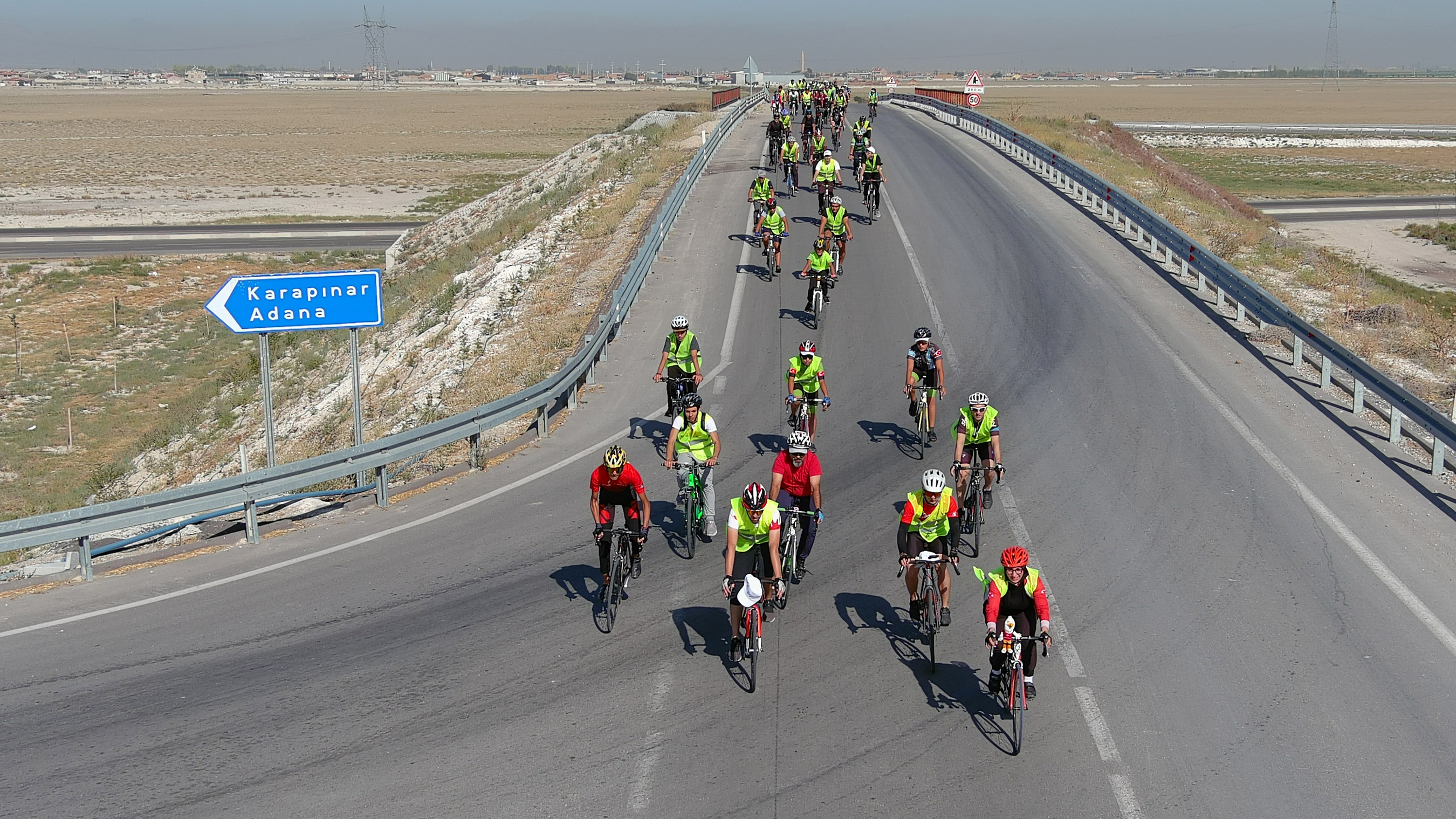 Bisiklet Sürücüleri Tarihe Pedal Çevirdi