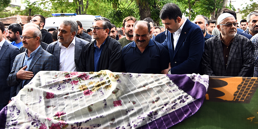 Bakanlar Soylu ve Kurum, Niğde'deki kazada ölen öğrencinin cenazesine katıldı