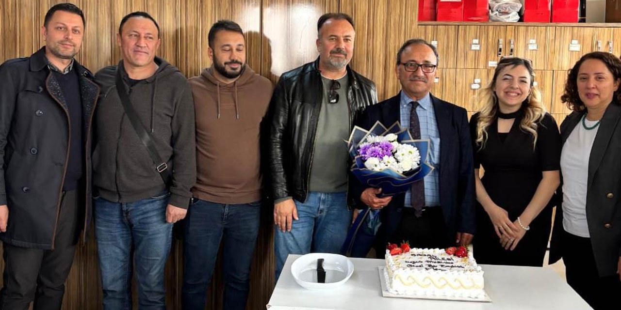 Karatay Şehit Azam Güdendede Anadolu Lisesi müdürüne anlamlı veda: Öğrencileri alkışlarla uğurladı