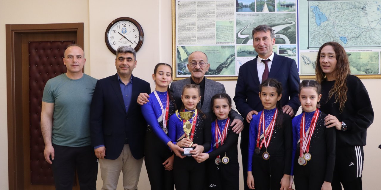 Şampiyonlardan Bayındır'a ziyaret! Beyşehir'in gururu oldular!