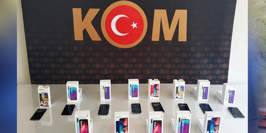 Konya'da gümrük kaçağı 278 cep telefonu ele geçirildi