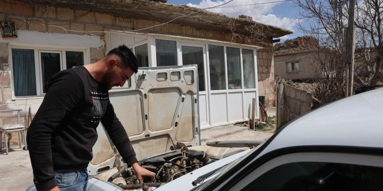 Otomobili muayeneden geçen vatandaş, sevincini zurna ile kutladı
