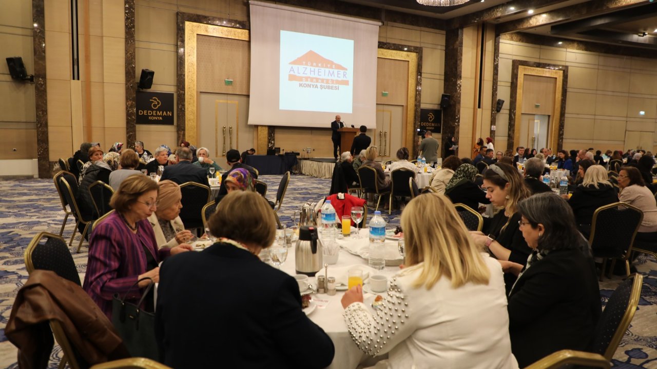 Alzheımer Gündüz Yaşam Merkezi’nden Dayanışma Etkinliği