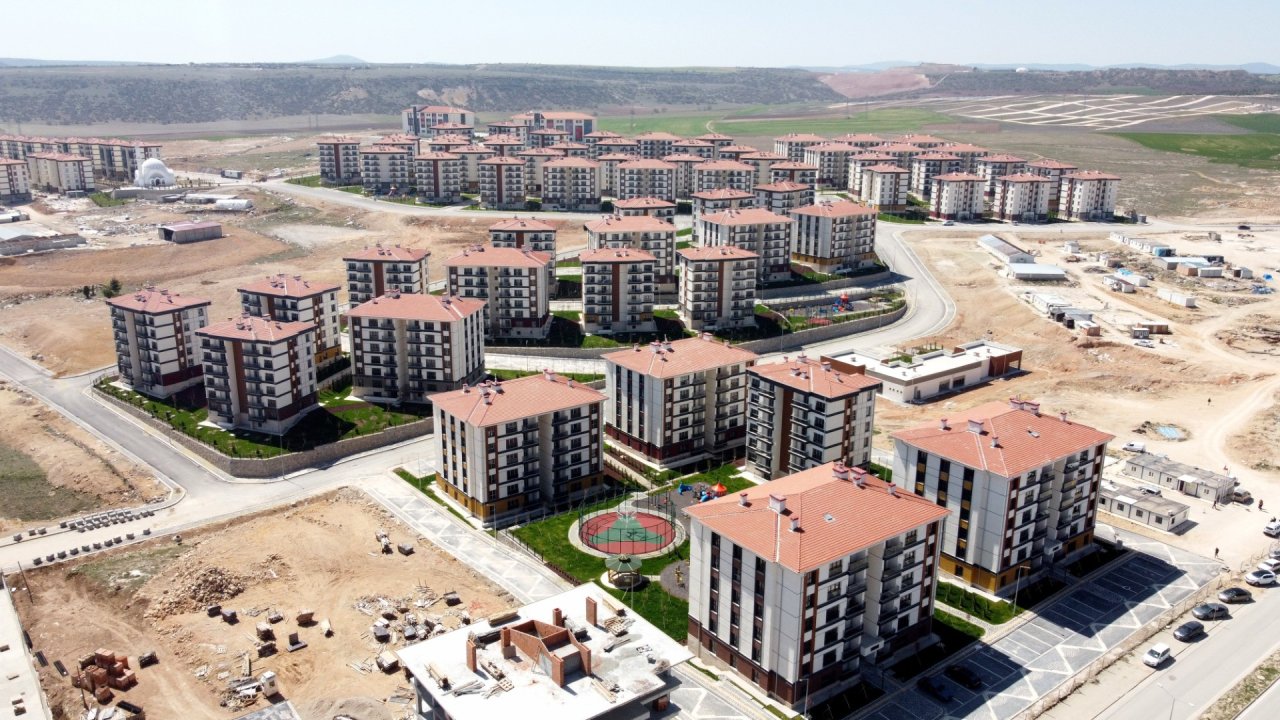 KOMYAPI 1080 konutluk projesinde daire teslimine başladı