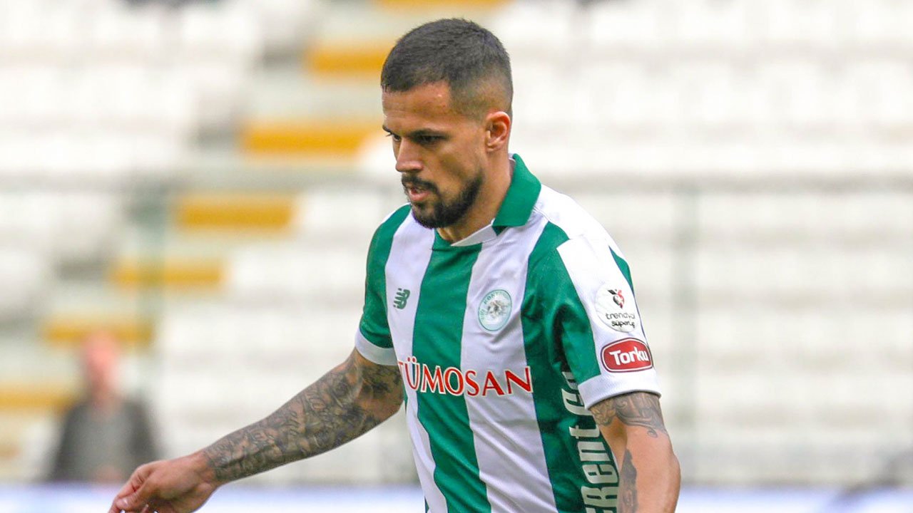 Konyaspor'da sezon başında sakatlanmış forma giyememişti... İlk kez ilk 11'de başladı