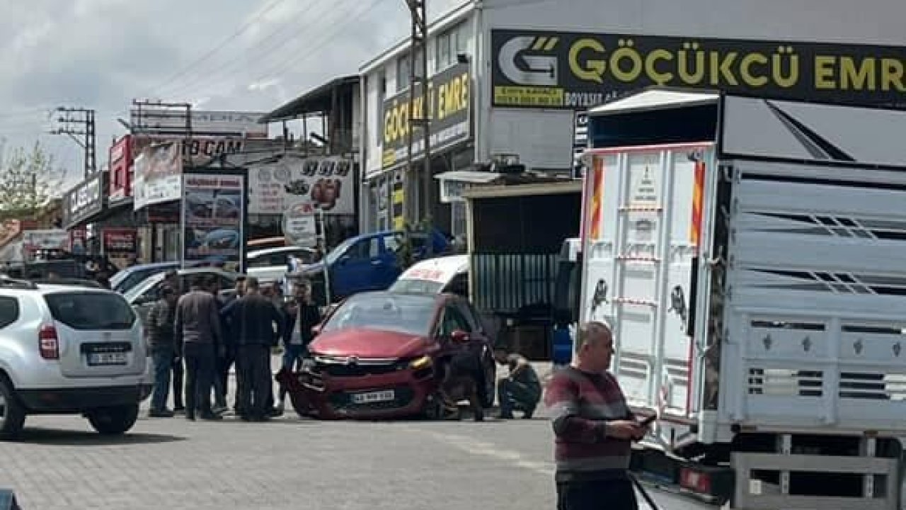 Freni boşalan kamyon geri kaçtı, 4 araca çarparak durabildi!